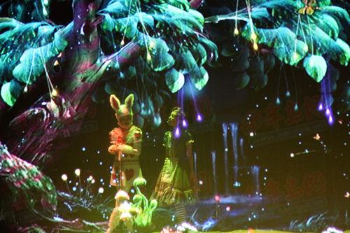 《繁花》爆火:神仙台词+时评解读,教你写进考试作文里